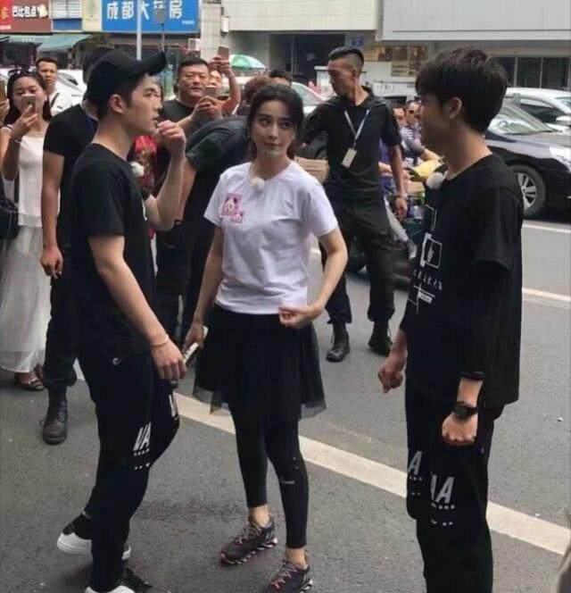 范冰冰终于卸下浓妆了！素颜现身街头获网友大赞：很少女！