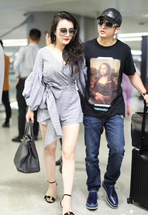 冉莹颖穿对了好惊艳,可粉涂太多被吐槽,网友:难怪邹市明盯着看