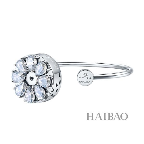 珠宝是个好助攻：夏天用珠宝搭配阔腿裤也可以非常时髦！