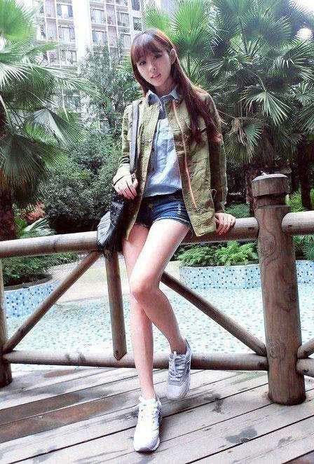 紧身裤整体来说高端大气上档次，唯美风情衬托出女性的女人味