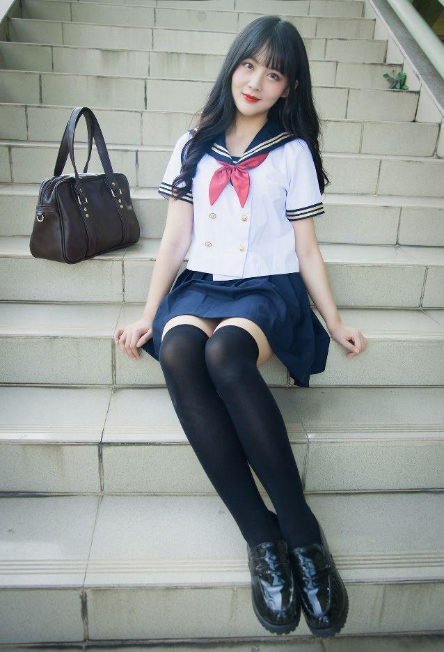 日式制服美女，十分清纯可爱，你喜欢吗