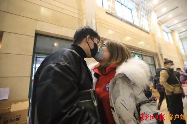  #出征#仅11小时完成集结 我省第四批驰援湖北医疗队出征