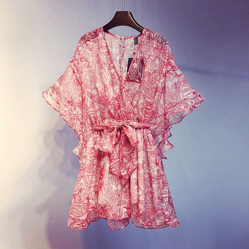 小个子女生穿短裙太容易走光!穿上连体短裤，你就知道有多显高了