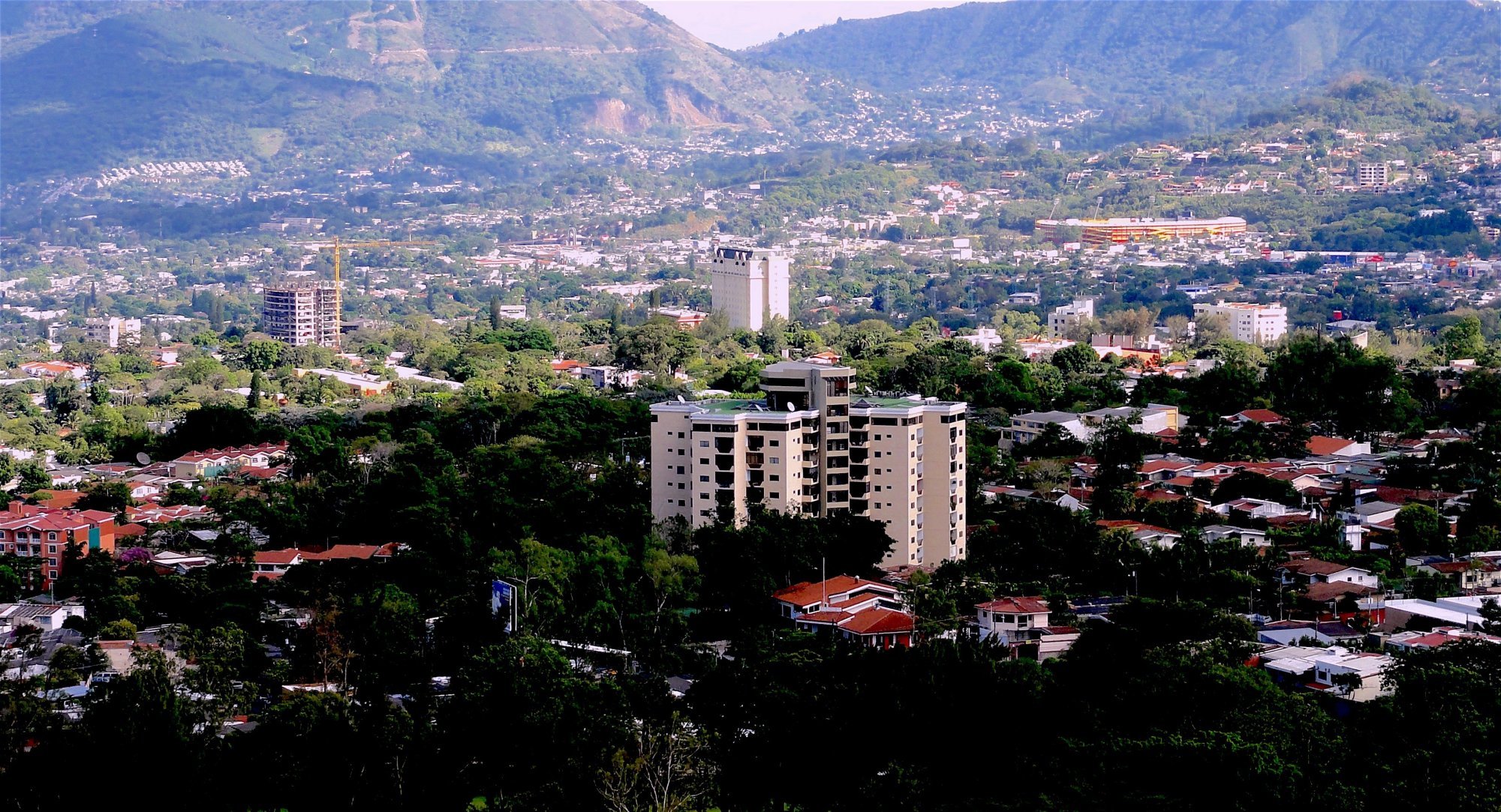 全球谋杀率第一国:不仅贫困还败家,政府赤字全