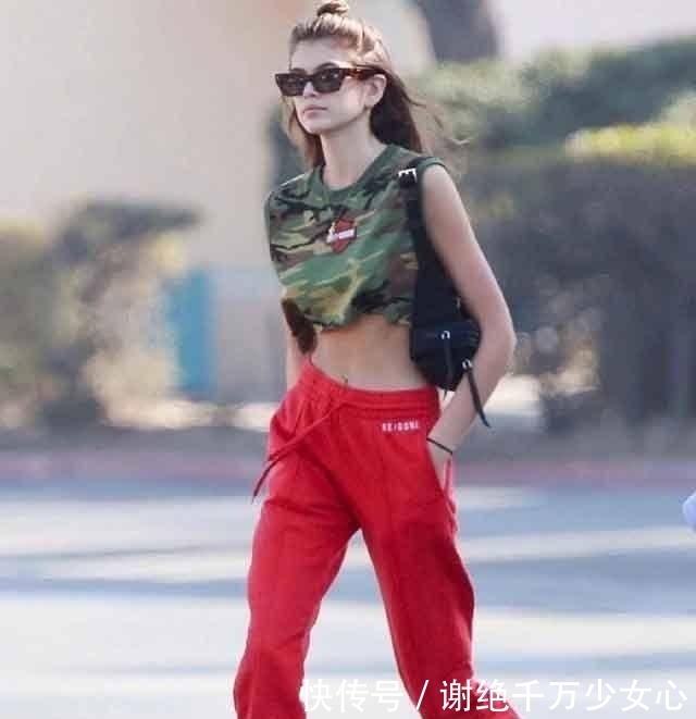 『款式的短上衣』占据时尚圈半壁江山的单品,显高又显瘦,短款上衣竟如此火爆?