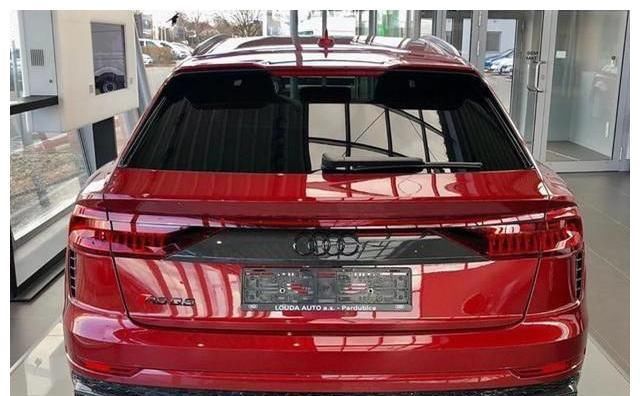  『漂亮』奥迪终于爆发了，这车比卡宴漂亮，V8引擎提速3.8秒，人人都喜欢