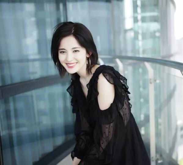 心痛| 娜扎这本发型教科书也踩雷了?这样扎丸子头简直自寻死路...