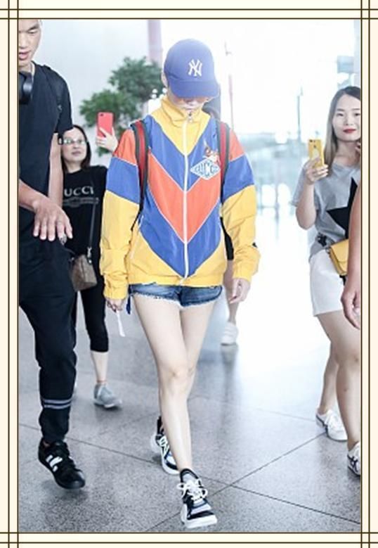 看了李宇春穿短裤，再看看张靓颖，网友：吓得我赶紧办了张健身卡