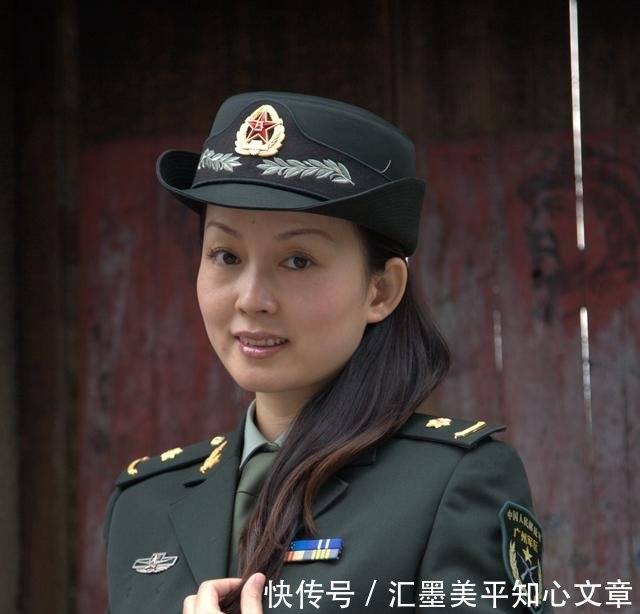 国防大学美女教授,50多岁风采依旧,如今已经是海军大校！
