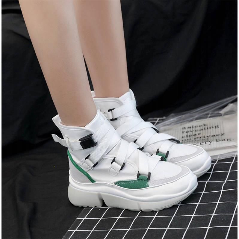 今年流行的女鞋，是这样的款式，时髦洋气，女人味爆表