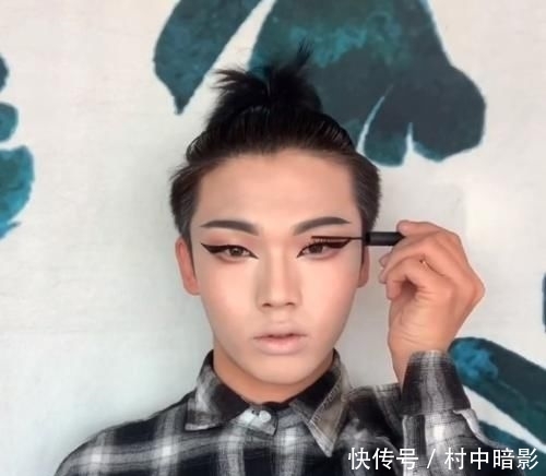 『 花木兰』开局：好俊俏的男孩子，效果：你是换头了吧，小哥哥仿妆“花木兰”