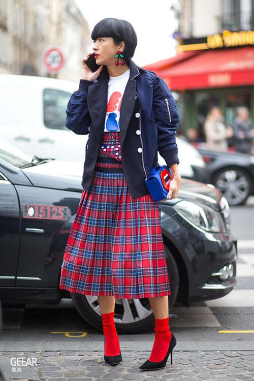 让时尚达人教你把格子裙怎样穿出经典时髦感!
