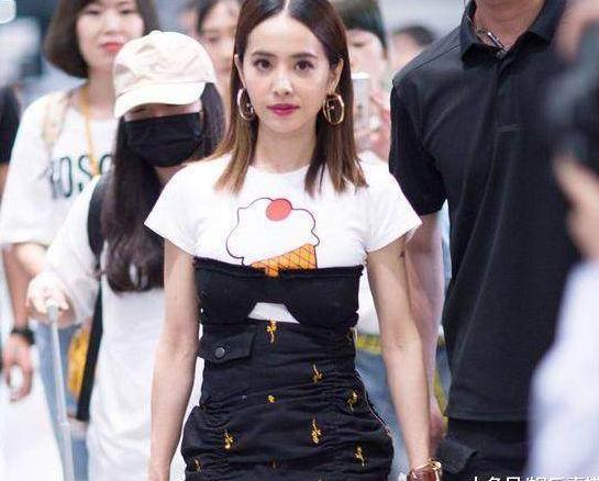 三千块的束胸衣, 让周冬雨穿的尴尬无比, 连黄晓明都问这穿的是啥