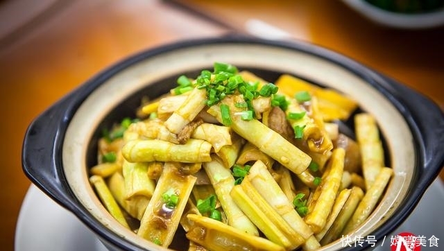 鱼头汤:安徽五线小城有一道美食,豆制品非常简单,但城里人托关系抢着买