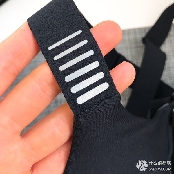 保护一下，运动一夏--安德玛UA Vanish拉链高强度运动内衣评测