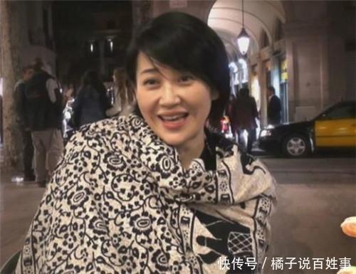白发明显:50岁以上的女人尽量不要留长发,选择短发更好,主要是因为这3点