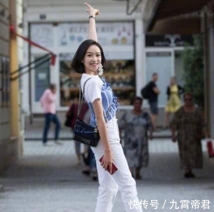 【蓝色牛仔】2020年初春必选的两条裤子,款式简单清爽,不信你衣柜里没有