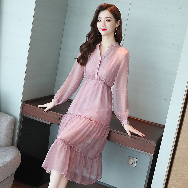 上海姐姐真大胆!镂空蕾丝直接穿出门，街上男人见了都脸红