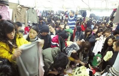 女人买衣服时，导购不会告诉你这3个“秘密”，很多人吃了哑巴亏