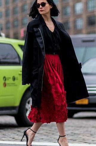 不管是裤子还是裙子, 这2个“长度”要少穿, 不仅显矮, 还显腿粗!