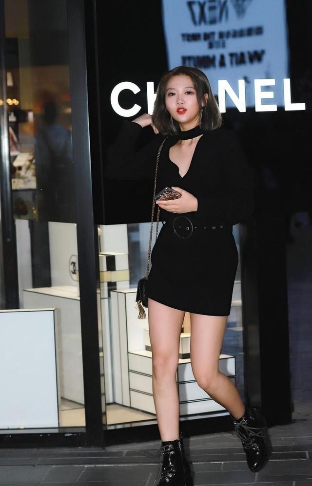 北京街拍：这里的女孩魅力又时尚，看到她们后，目光不愿再移开