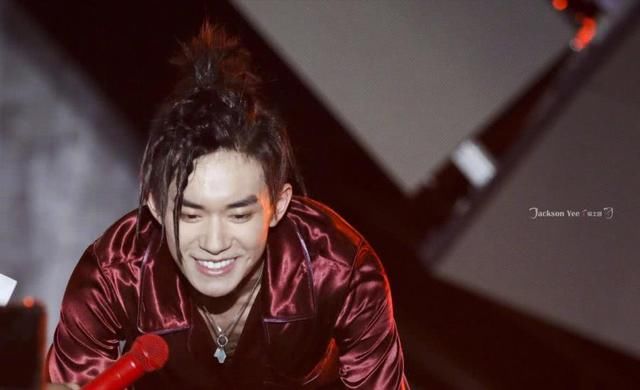 从板寸到脏辫，倒腾了一夏天，易烊千玺在开学前把发型换成了这样