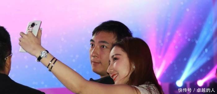 王思聪前女友被传整容还缺钱, 本人发微博证实“确实”穷困潦倒