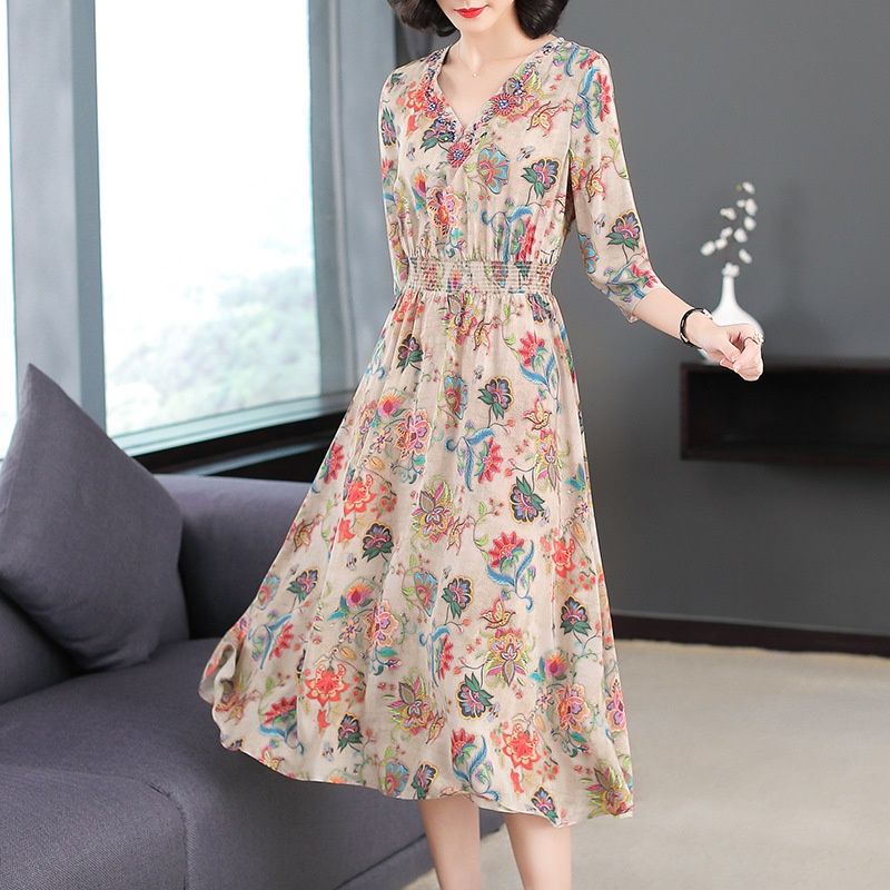 悄悄告诉你，今年大衣里面这样穿，上身满满女人味，穿3年不过时