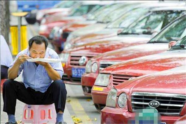 真的假的？韩国导演抢劫出租车，知道原因的我眼泪笑出来