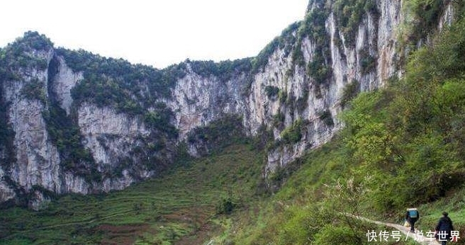 云南有一“天坑”成世外桃源，32人隐居几十年，给再多钱也不搬走