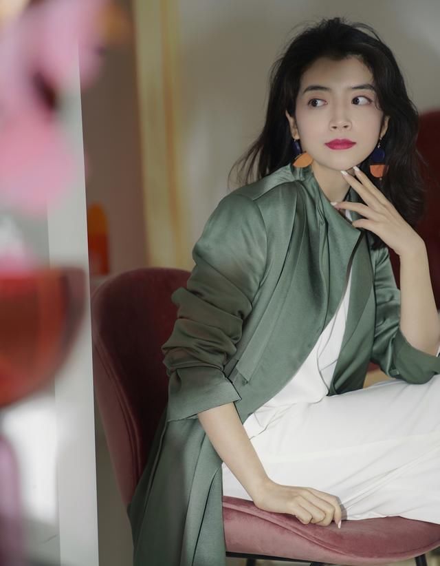  「博主」真正精致的三十岁女人，穿大衣都不配牛仔裤，看三木博主就知道了
