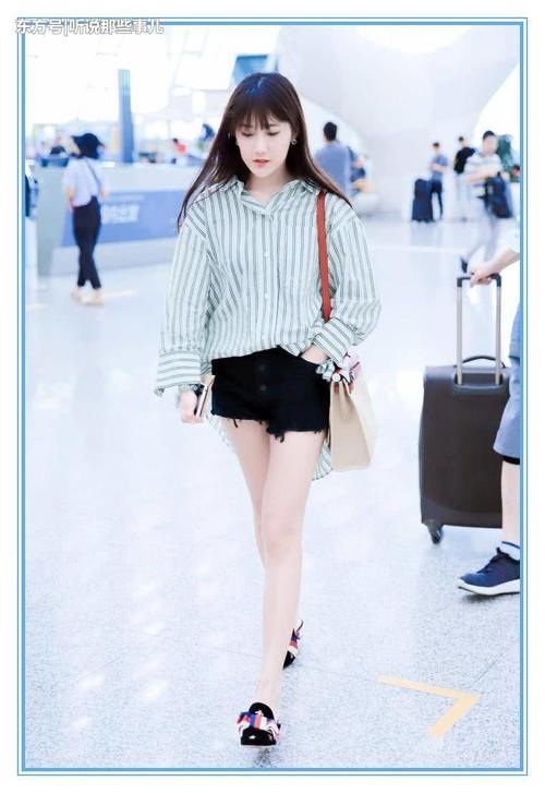 看了鞠婧祎的条纹衫，再看看李艺彤，才知道御姐和软妹差距有多大