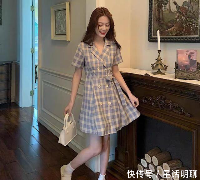 『显瘦』开春第一条裙子首选“西装裙”,显瘦还时髦,上班约会都适合穿它