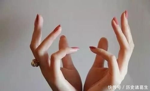 按摩:如何让双手达到“手模”标准?掌握3种方法,让你的手指又细又长!