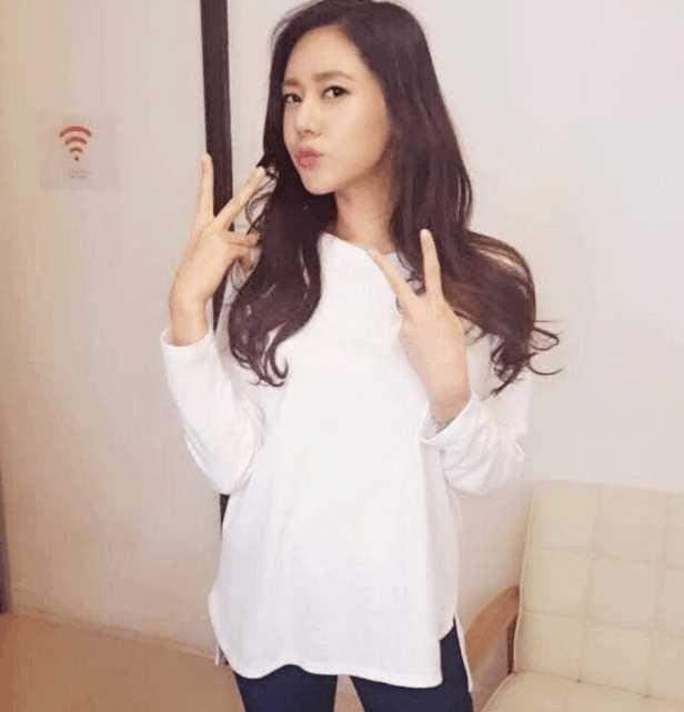 秋瓷炫真大胆，透视蕾丝裙能遮住吗?网友:韩国明星果然不一样