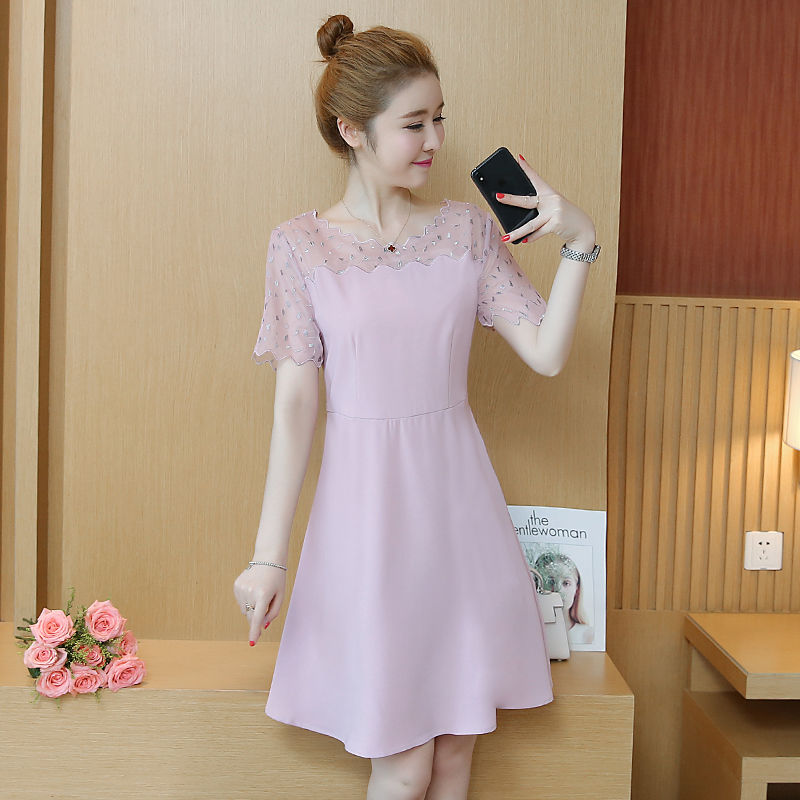 这裙子的确有点贵了，但真的好美，气质高贵显美嫩