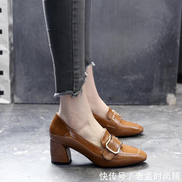  女生：155的女生才不矮，鞋上动些小心机，能高一个头