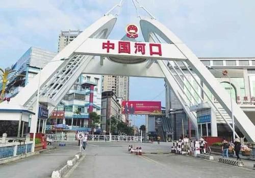  #中国#中国这座小城与越南一河之隔，繁荣度远超对岸越南的省会