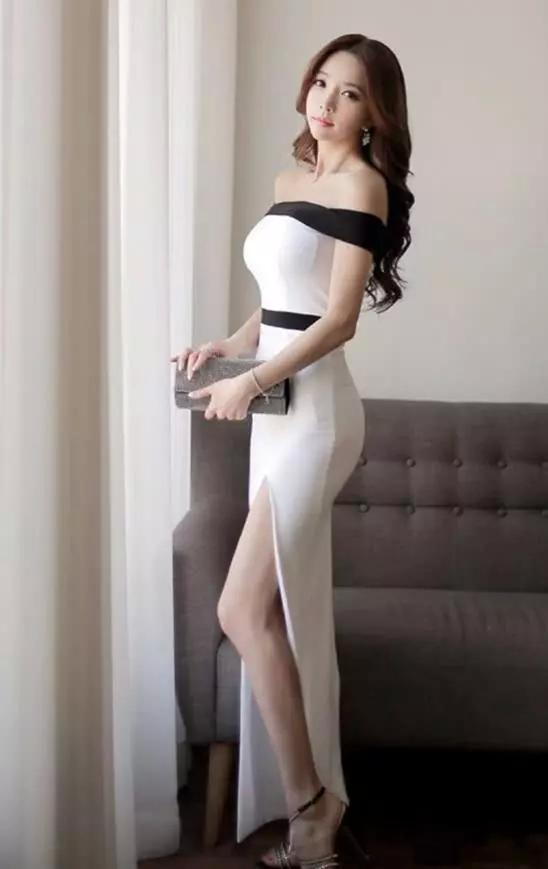 有喜欢优雅的女人吗?紧身连衣裙给美人性感的美,迷人妩媚与优雅!