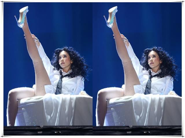 48岁莫文蔚宝刀未老，一件衬衫重回18岁，网友：熟女的杀伤力太大