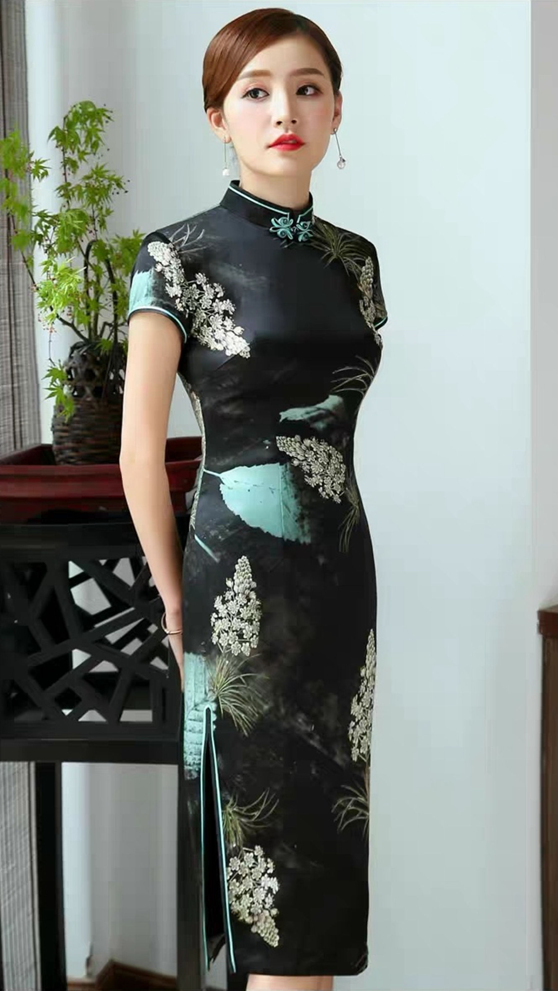 夏季新款日常真丝旗袍裙，中长款晚礼服，深色印花旗袍，高贵冷艳