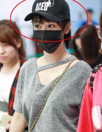 杨紫删微博被疑情绪崩溃，秦俊杰手机里女孩的照片说明了一切！