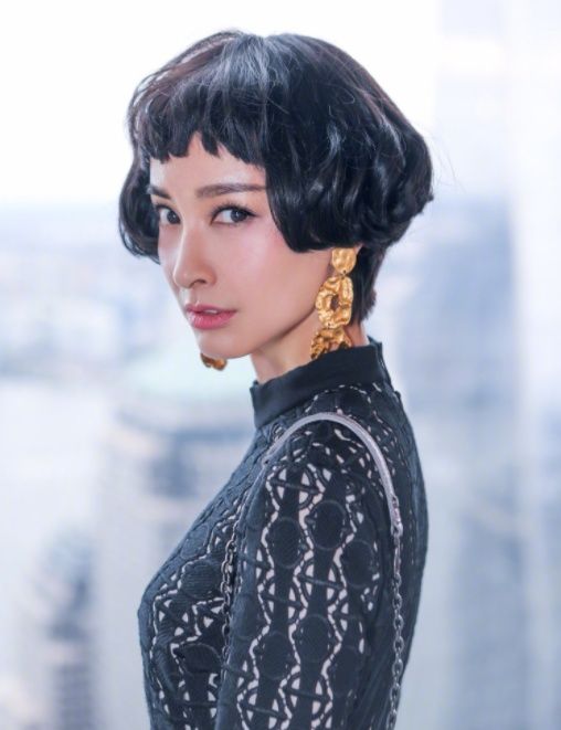 吴昕、金晨齐聚时装周同台看秀，网友:吴昕赢了!