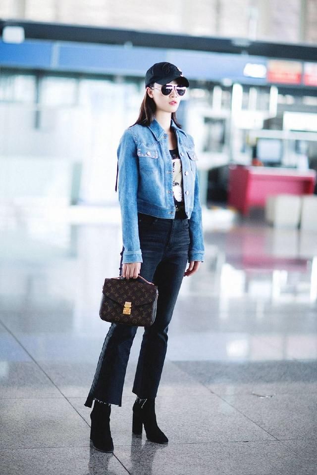 服了蓝盈莹，169的身高还要增高到179，全靠身上这条高腰喇叭裤