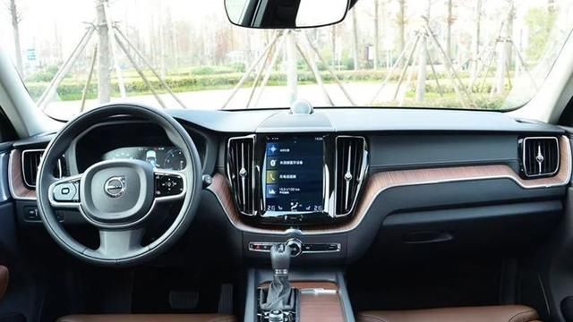 沃尔沃XC60■看“风云车”榜单 30-50万元SUV谁才是超值之选