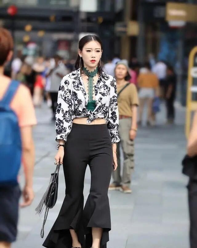 『宽松』高腰宽松的阔腿裤,修饰“大象腿”,却难掩岁月的痕迹!