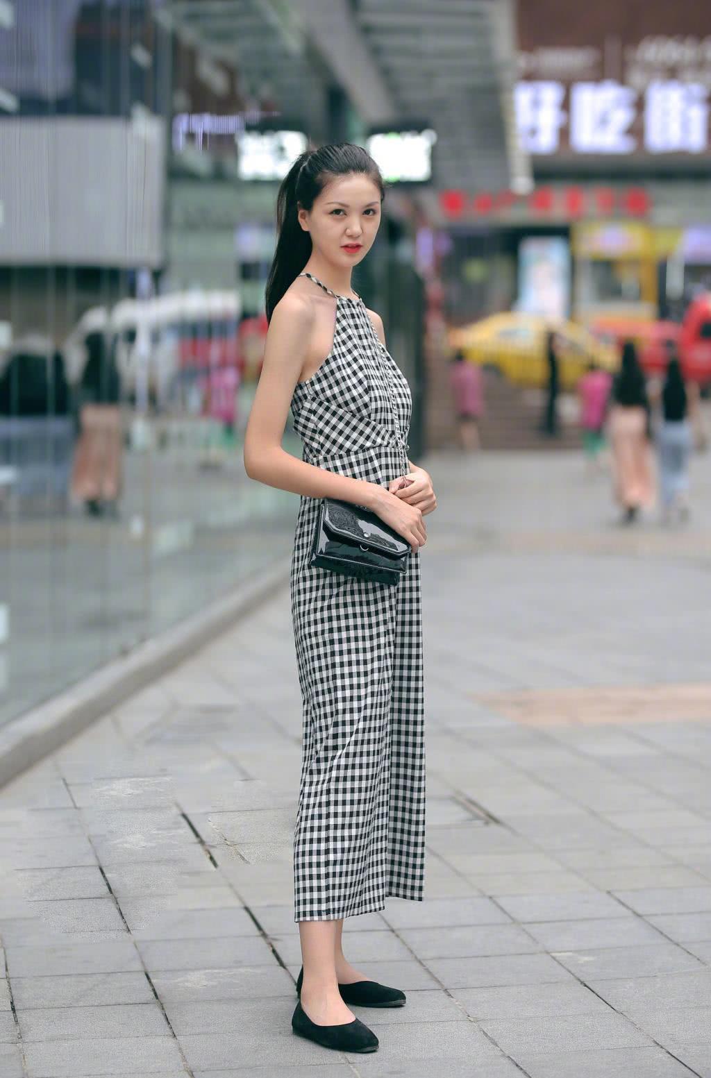 街拍：图1连衣裙美女，图3紧身裤美女，图7美女清纯可人