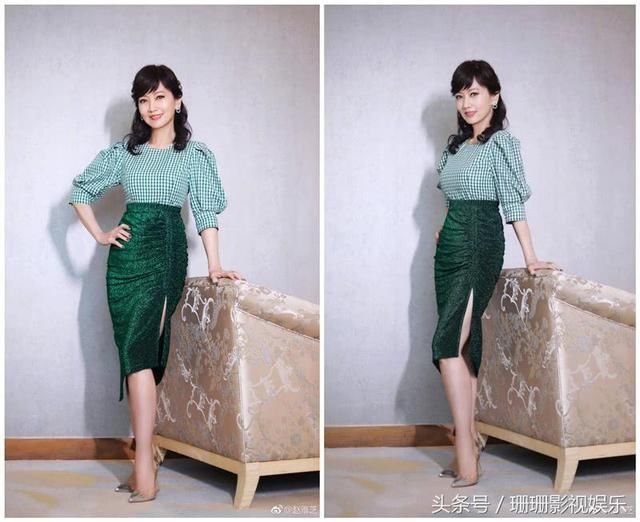 赵雅芝微博晒清新夏日装扮，优雅精致，果真是越老越有韵味