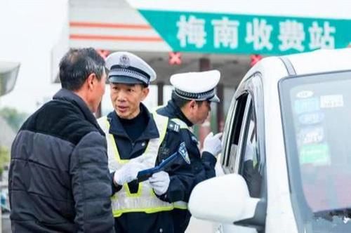  公交车：公交车“人挤人”不罚，私家车抱孩子就超载，这合理吗