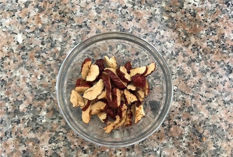 『桑葚黑豆红』白发最怕这水果,5块钱煮1大锅,每天吃点,头发乌黑,白发变少了